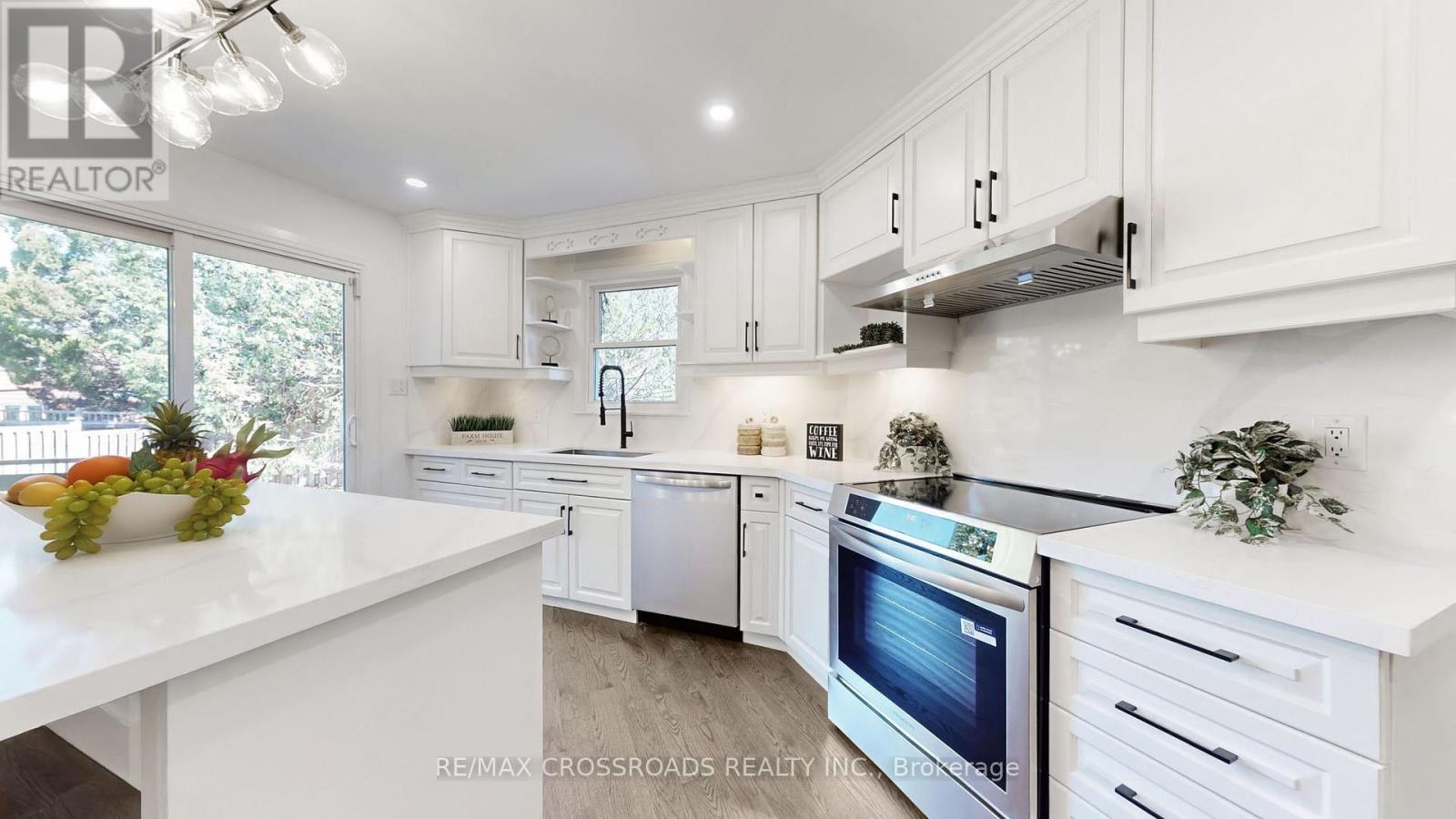 349 Banbury Road, Toronto, Ontario  M2L 2V2 - Photo 10 - C12965014