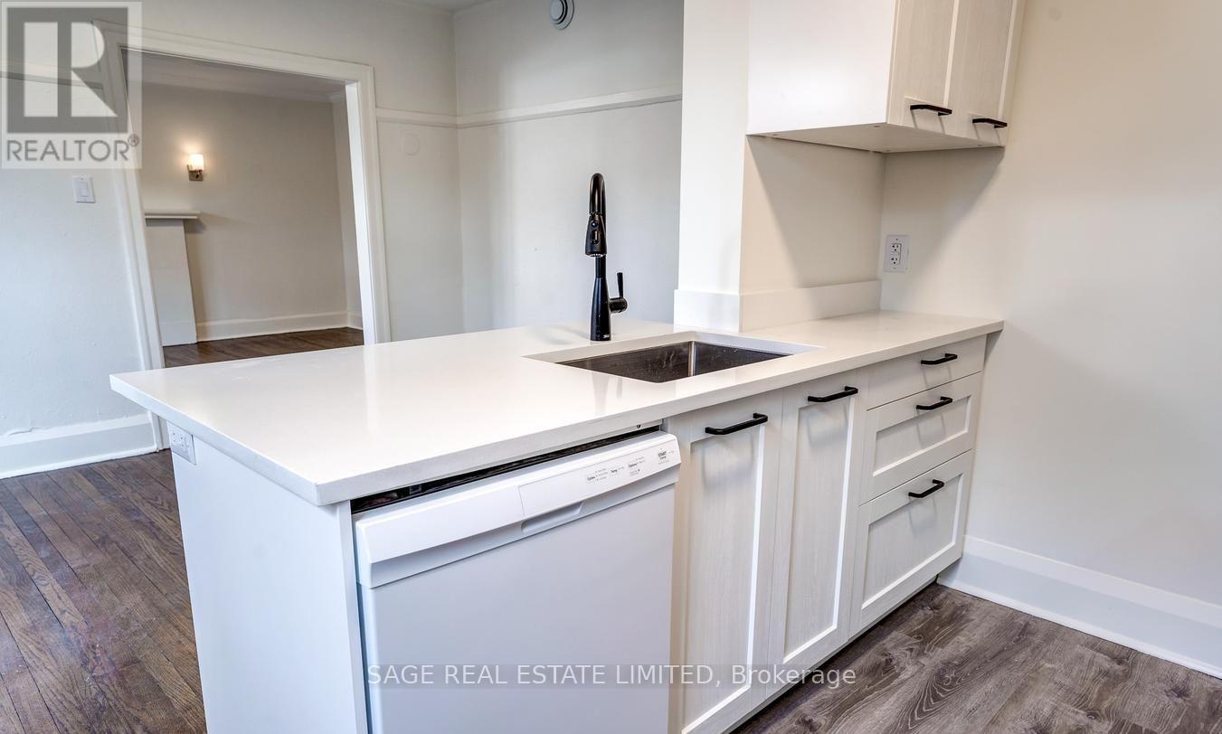 2 - 48 Lawton Boulevard, Toronto, Ontario  M4V 1Z5 - Photo 8 - C12965016