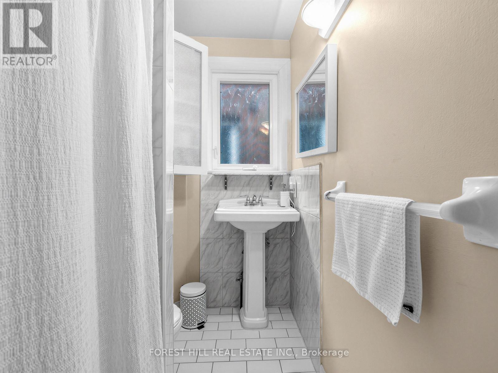 274 St Clarens Avenue, Toronto, Ontario M6H 3W3 - Photo 12 - C12965100