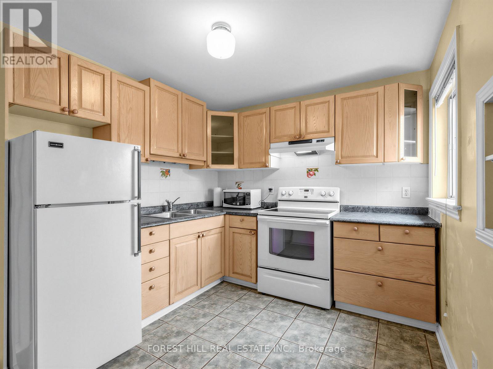 274 St Clarens Avenue, Toronto, Ontario M6H 3W3 - Photo 13 - C12965100