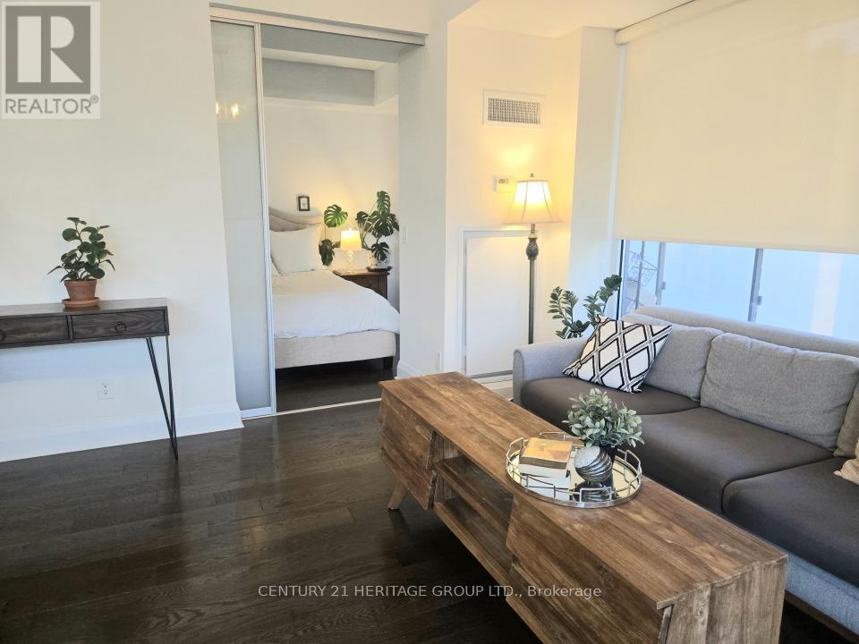 2002 - 65 St Mary Street, Toronto, Ontario  M5S 0A6 - Photo 13 - C12965128