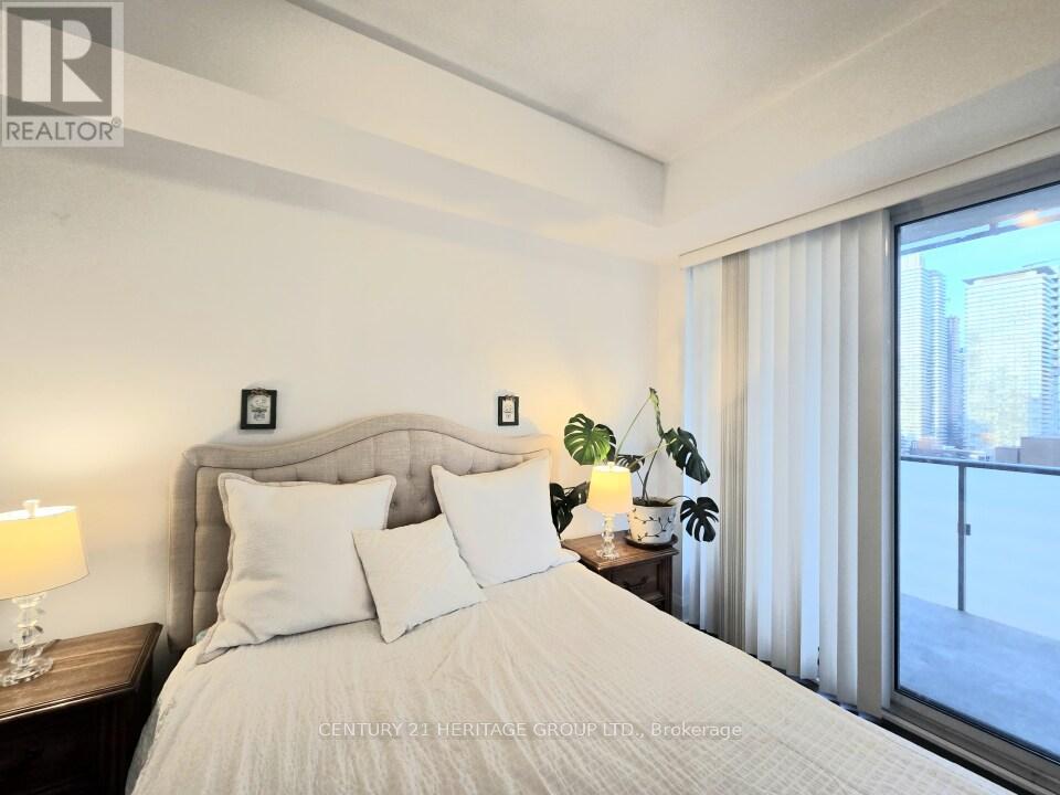 2002 - 65 St Mary Street, Toronto, Ontario  M5S 0A6 - Photo 16 - C12965128