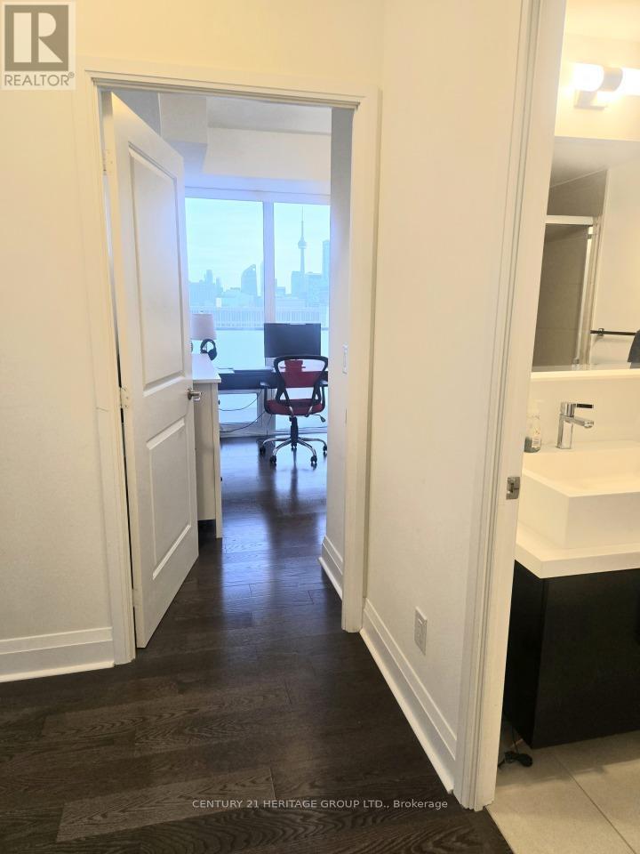 2002 - 65 St Mary Street, Toronto, Ontario  M5S 0A6 - Photo 2 - C12965128