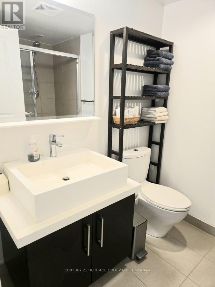 2002 - 65 St Mary Street, Toronto, Ontario  M5S 0A6 - Photo 3 - C12965128