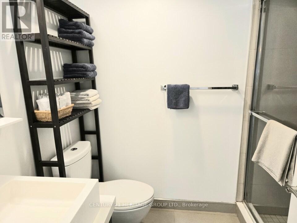 2002 - 65 St Mary Street, Toronto, Ontario  M5S 0A6 - Photo 4 - C12965128