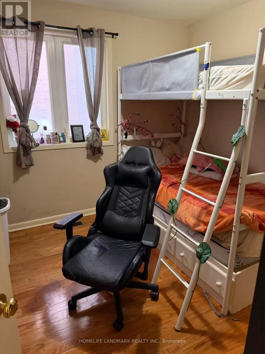 Main - 256 Patricia Avenue, Toronto, Ontario  M2M 1J8 - Photo 10 - C12965138