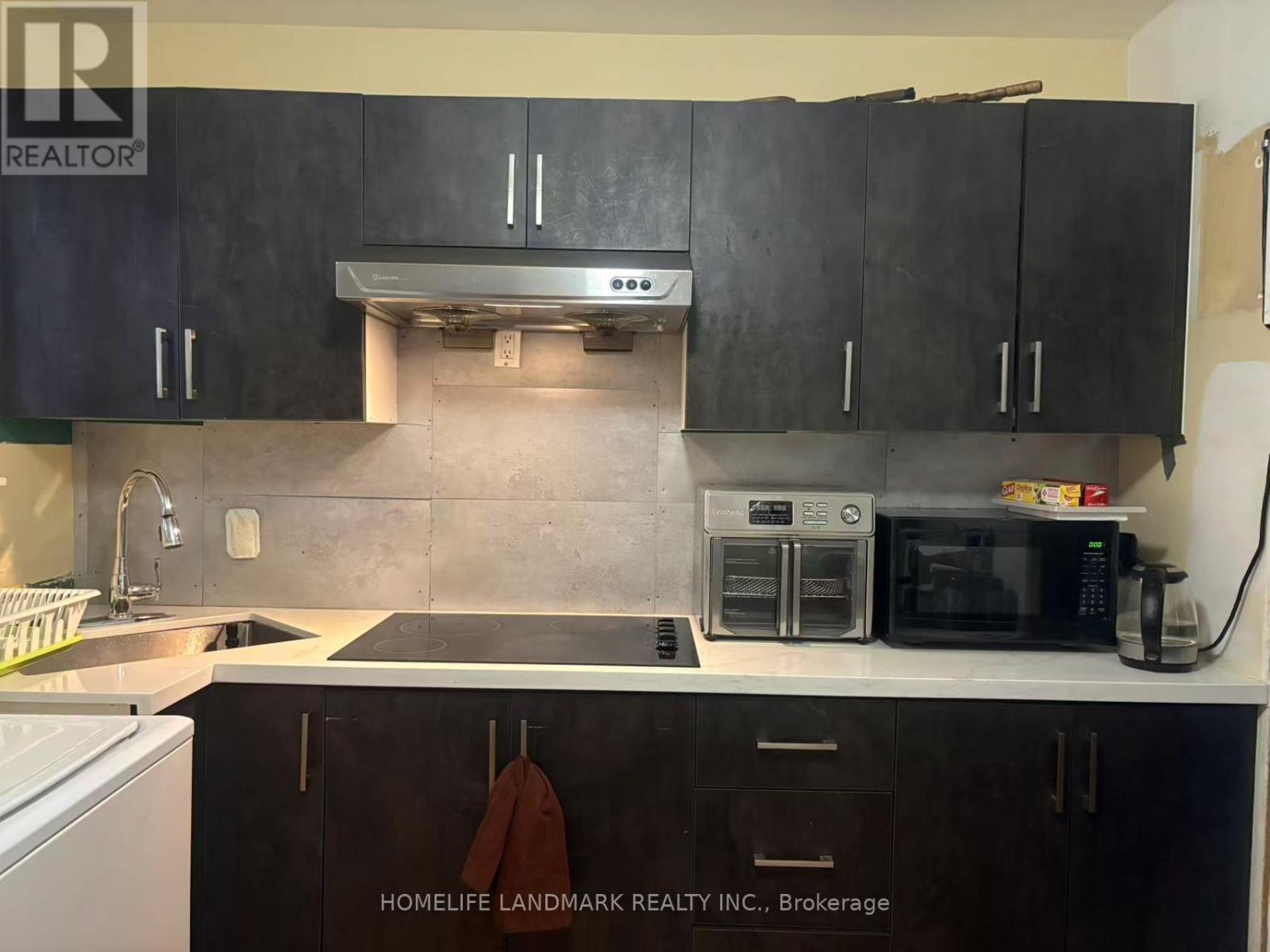 Main - 256 Patricia Avenue, Toronto, Ontario  M2M 1J8 - Photo 4 - C12965138