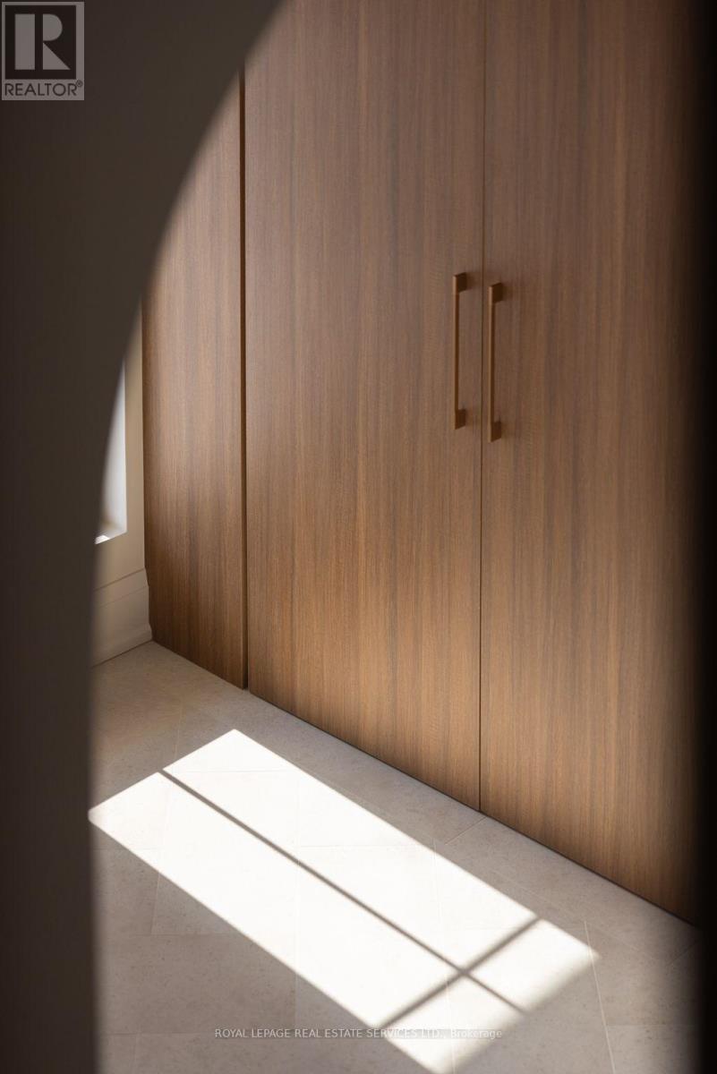 168 Bedford Park Avenue, Toronto, Ontario  M5M 1J3 - Photo 3 - C12965144