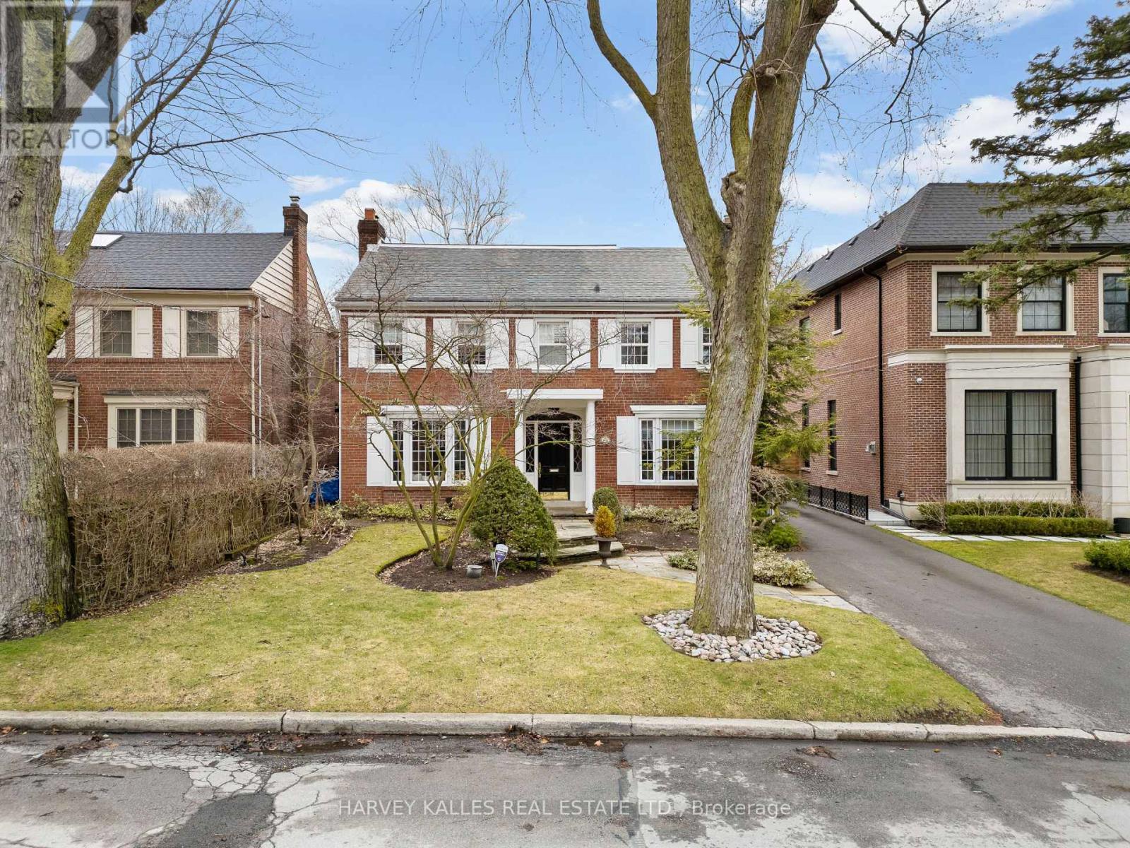 268 Cortleigh Boulevard, Toronto, Ontario  M5N 1P7 - Photo 3 - C12965250