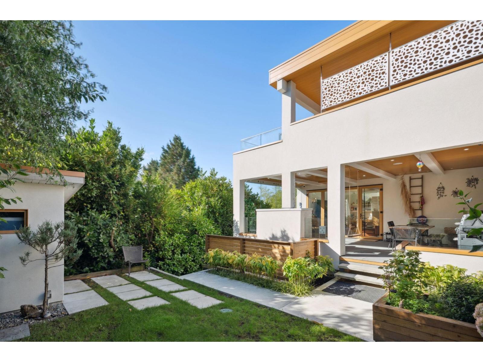 828 STEVENS STREET, White Rock, British Columbia