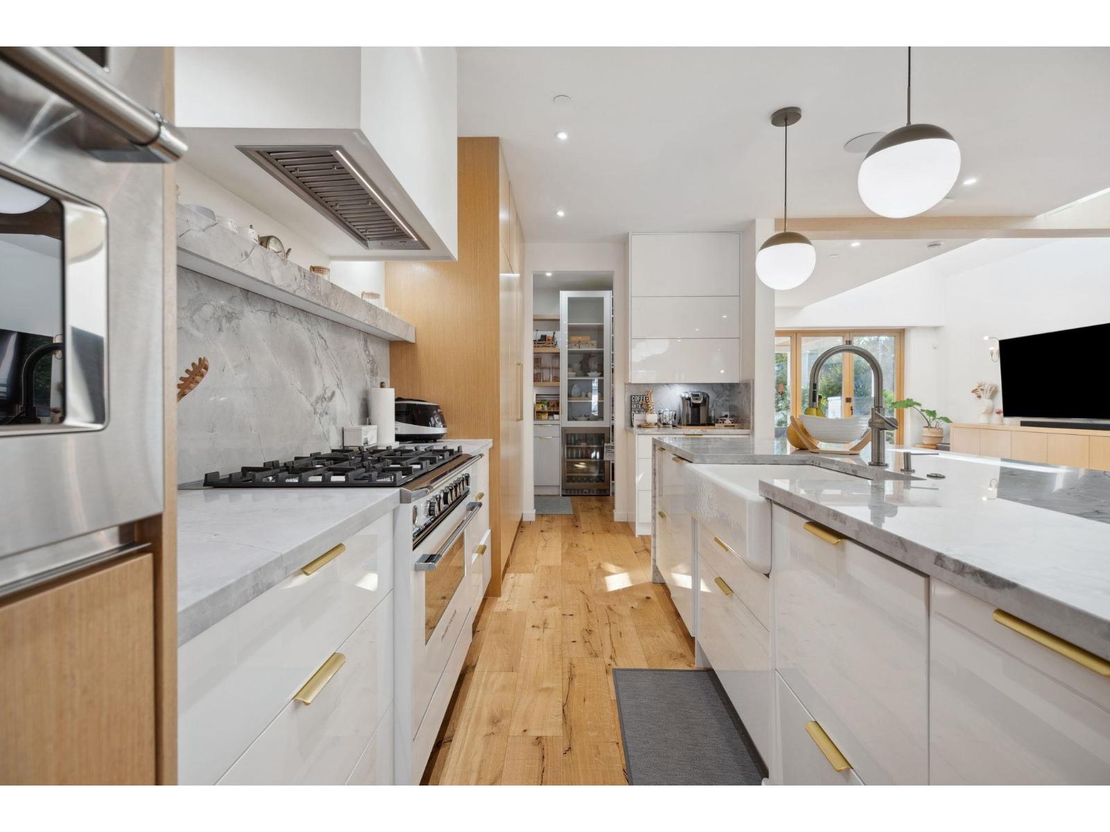 828 Stevens Street, White Rock, British Columbia  V4B 4X2 - Photo 10 - R3107347