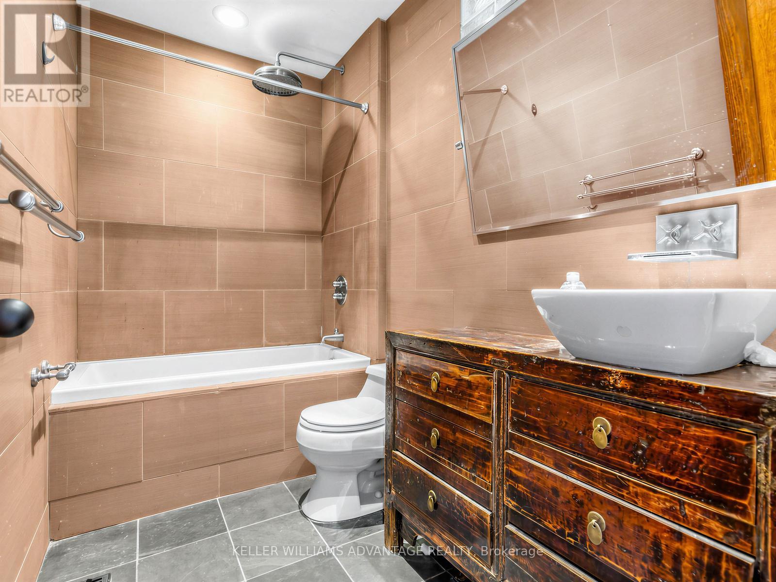 2 Park Avenue, Toronto, Ontario  M4E 1B6 - Photo 24 - E12965160