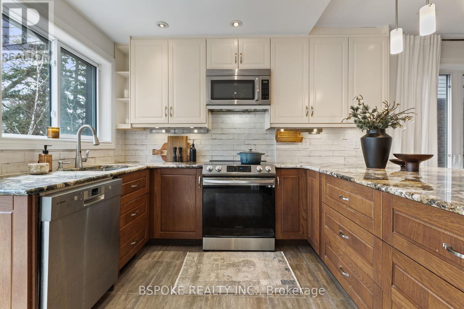 291 Gainsborough Road, Toronto, Ontario  M4L 3C8 - Photo 11 - E12965354