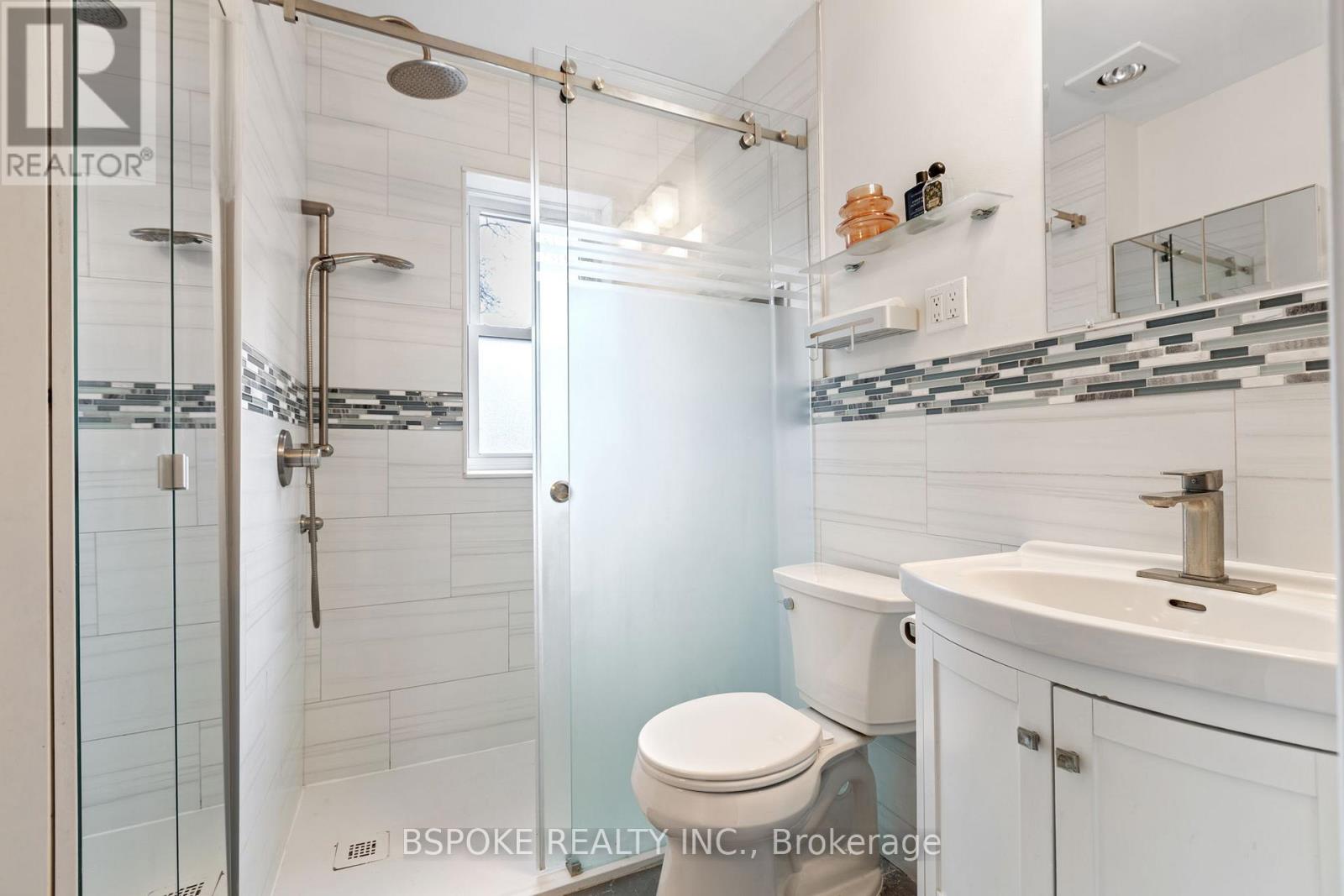 291 Gainsborough Road, Toronto, Ontario  M4L 3C8 - Photo 18 - E12965354