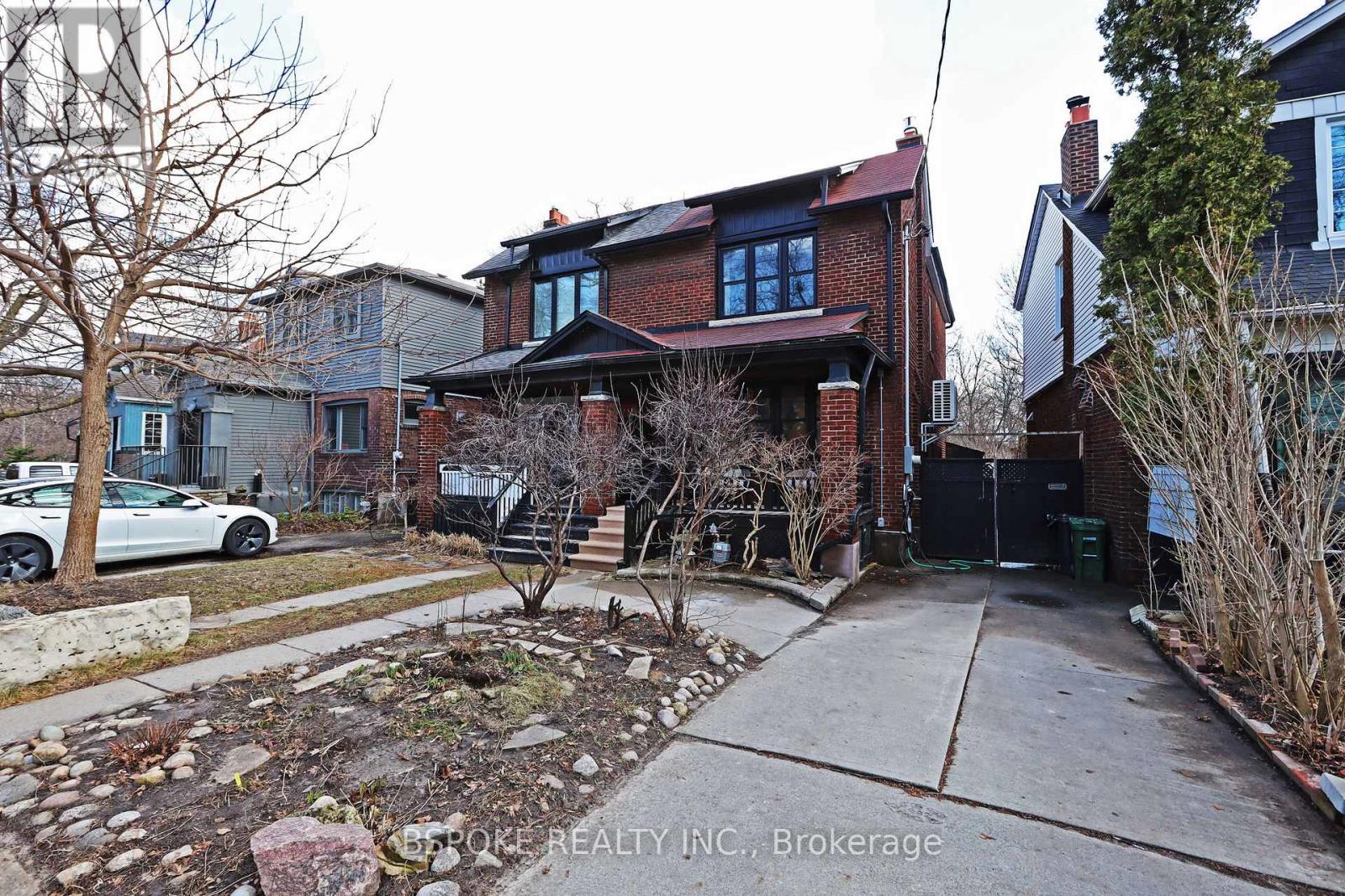 291 Gainsborough Road, Toronto, Ontario  M4L 3C8 - Photo 3 - E12965354