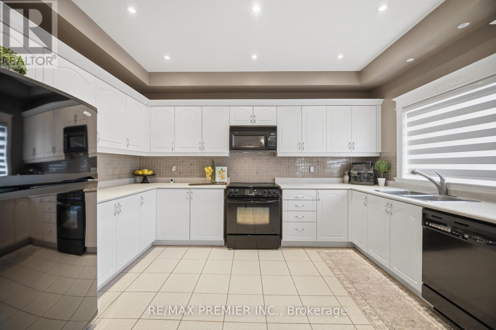 140 Ferdinand Avenue, Vaughan, Ontario  L6A 3H4 - Photo 12 - N12964966