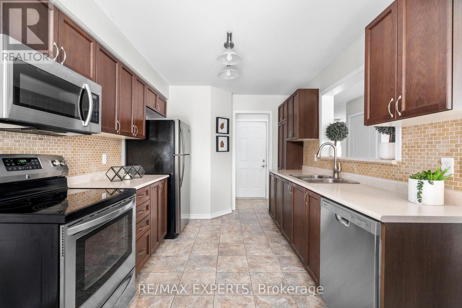 2174 Taggart Court, Innisfil, Ontario  L9S 0C4 - Photo 10 - N12964988