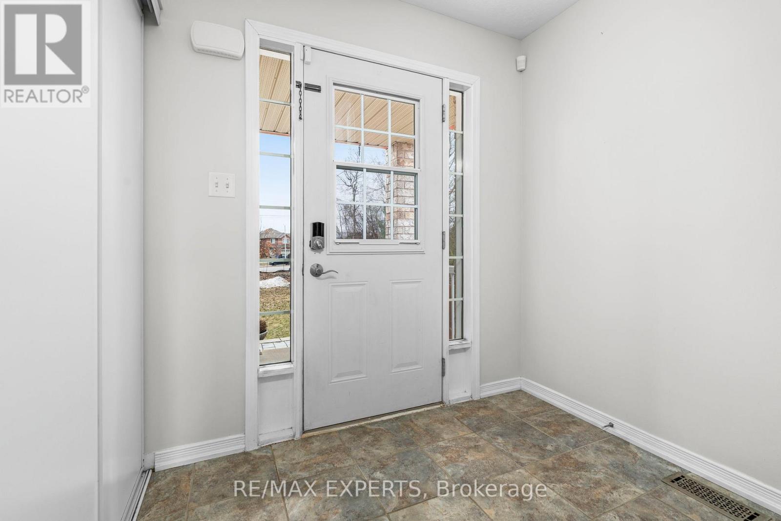 2174 Taggart Court, Innisfil, Ontario  L9S 0C4 - Photo 6 - N12964988