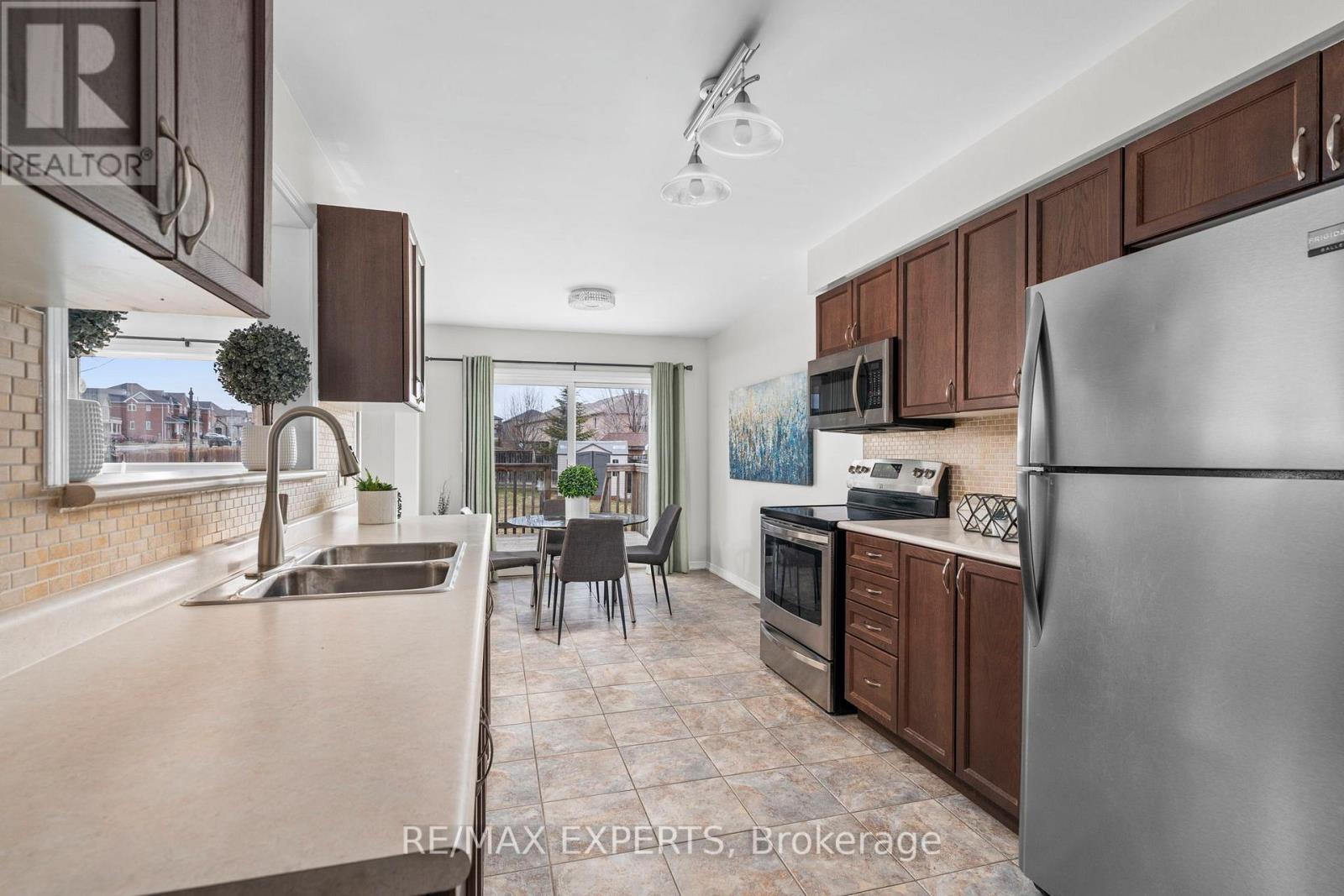 2174 Taggart Court, Innisfil, Ontario  L9S 0C4 - Photo 9 - N12964988