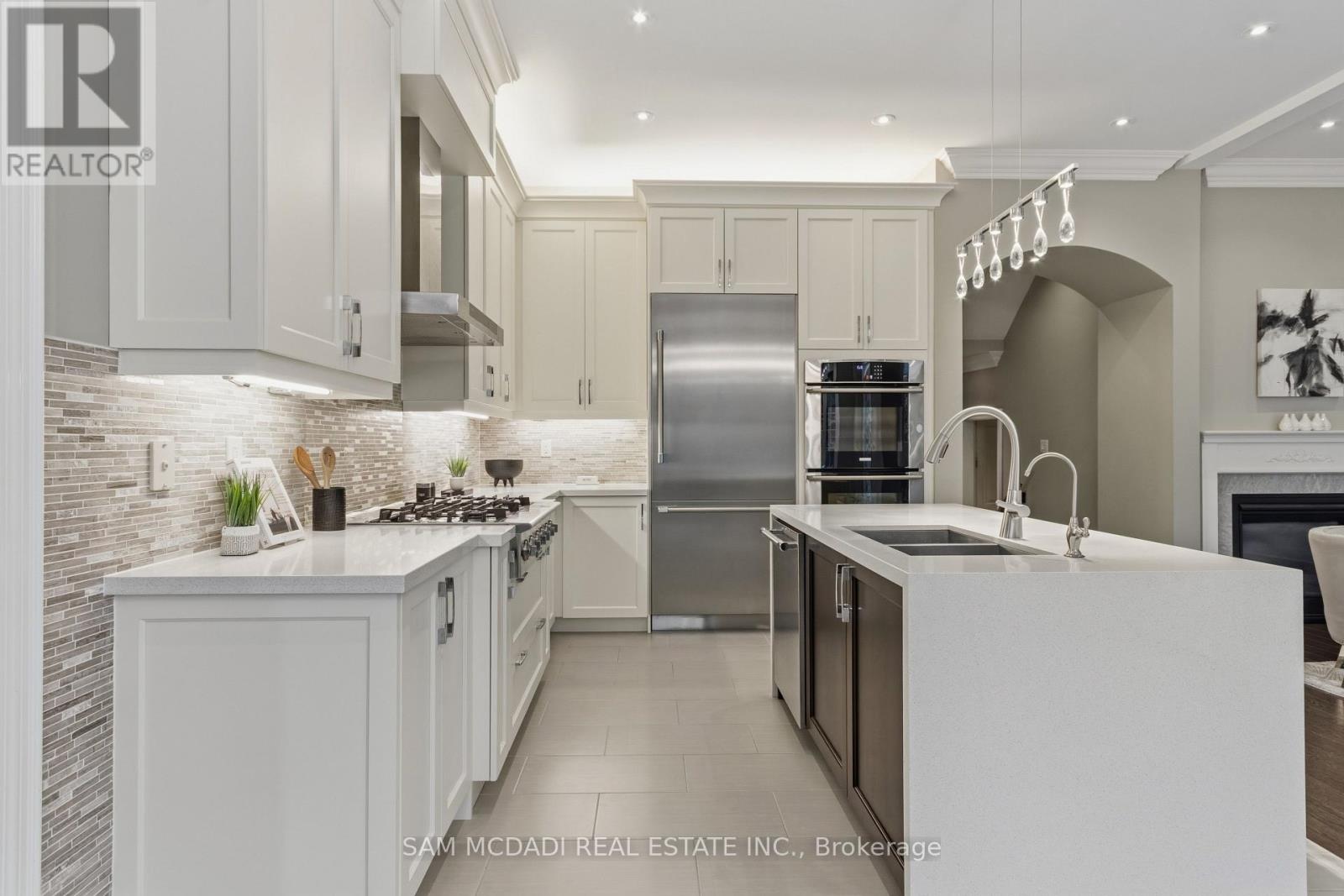 92 Heintzman Crescent, Vaughan, Ontario  L6A 4T1 - Photo 12 - N12964994