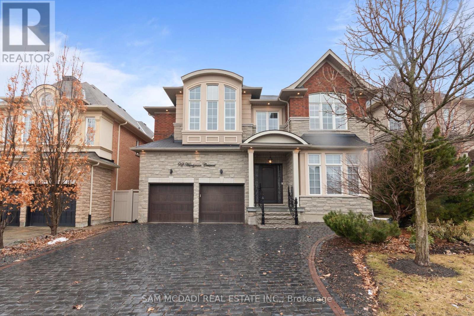 92 Heintzman Crescent, Vaughan, Ontario  L6A 4T1 - Photo 2 - N12964994