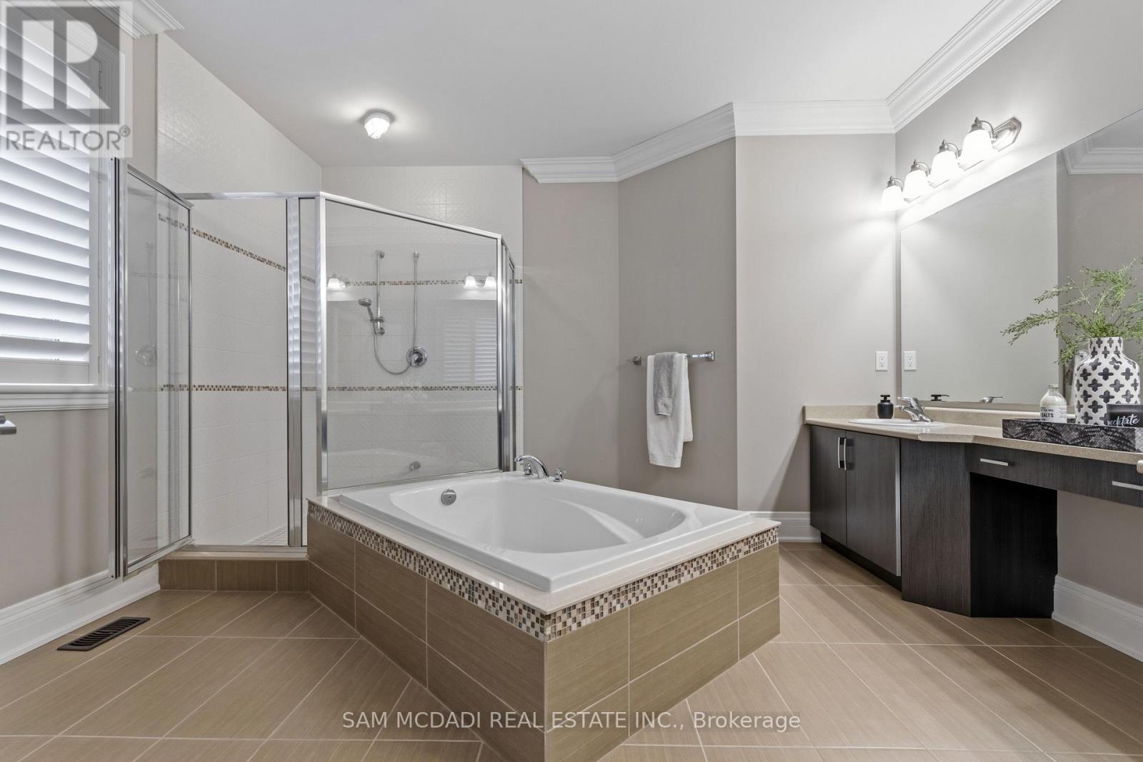 92 Heintzman Crescent, Vaughan, Ontario  L6A 4T1 - Photo 28 - N12964994