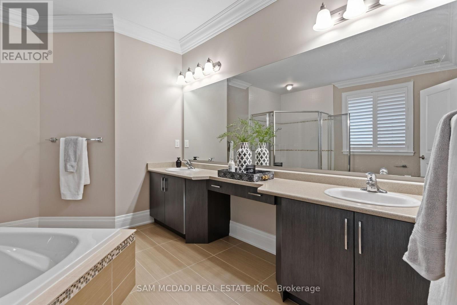 92 Heintzman Crescent, Vaughan, Ontario  L6A 4T1 - Photo 29 - N12964994