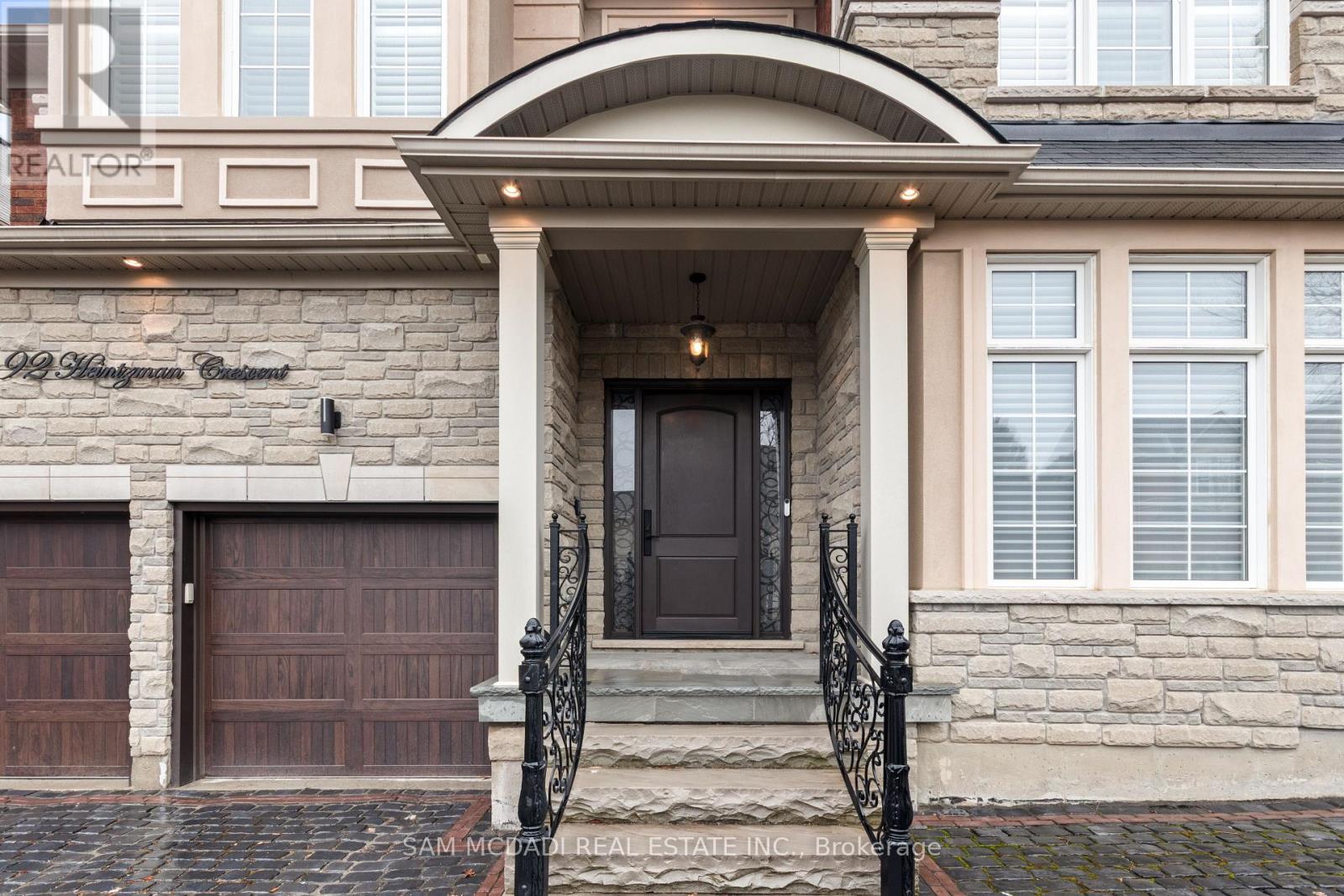 92 Heintzman Crescent, Vaughan, Ontario  L6A 4T1 - Photo 3 - N12964994