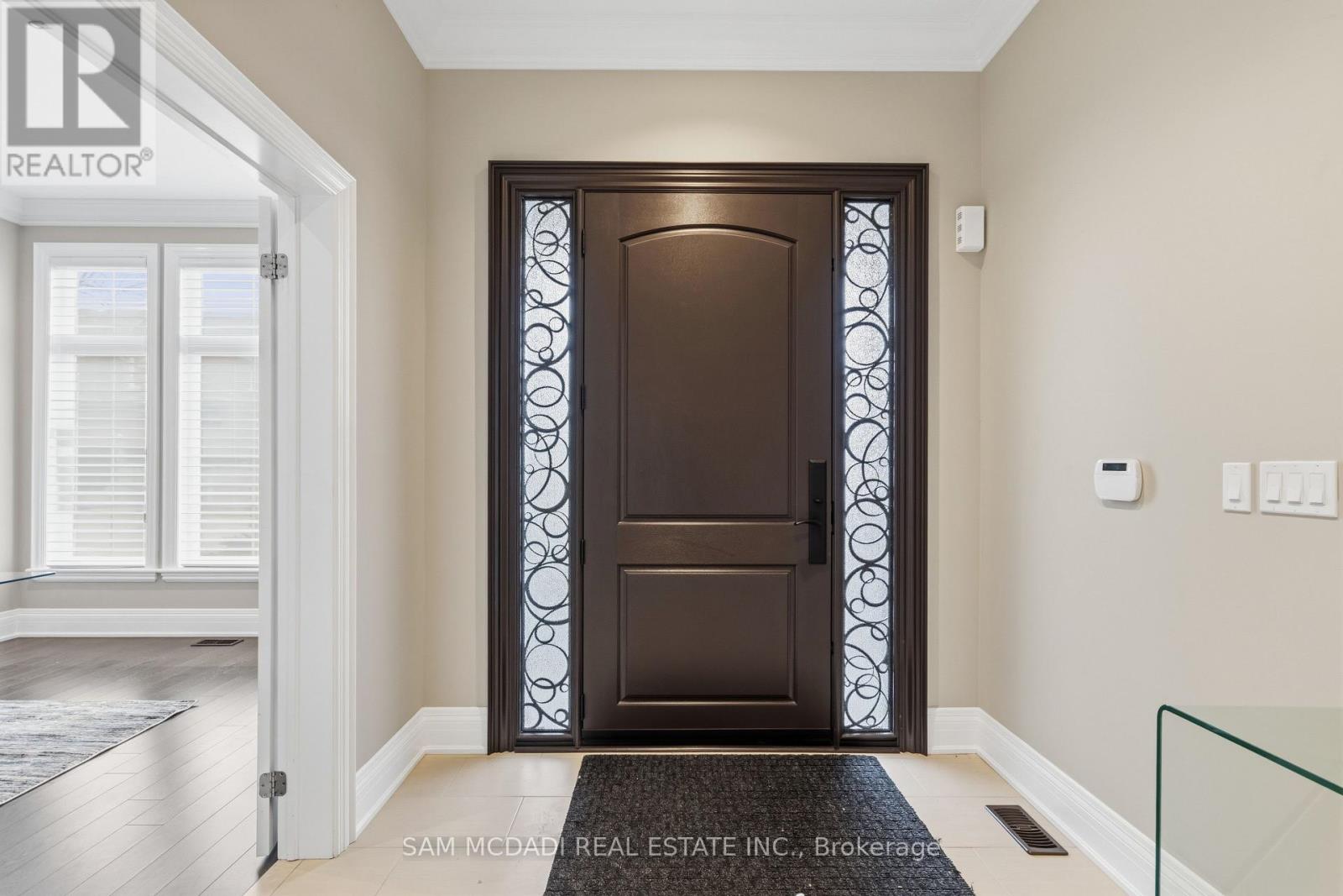 92 Heintzman Crescent, Vaughan, Ontario  L6A 4T1 - Photo 4 - N12964994