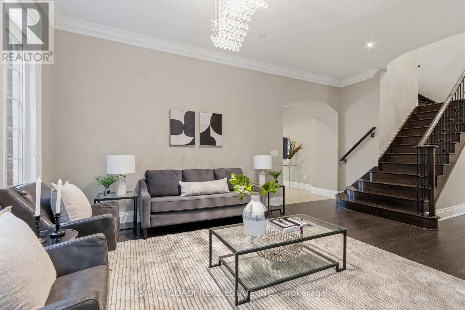 92 Heintzman Crescent, Vaughan, Ontario  L6A 4T1 - Photo 9 - N12964994