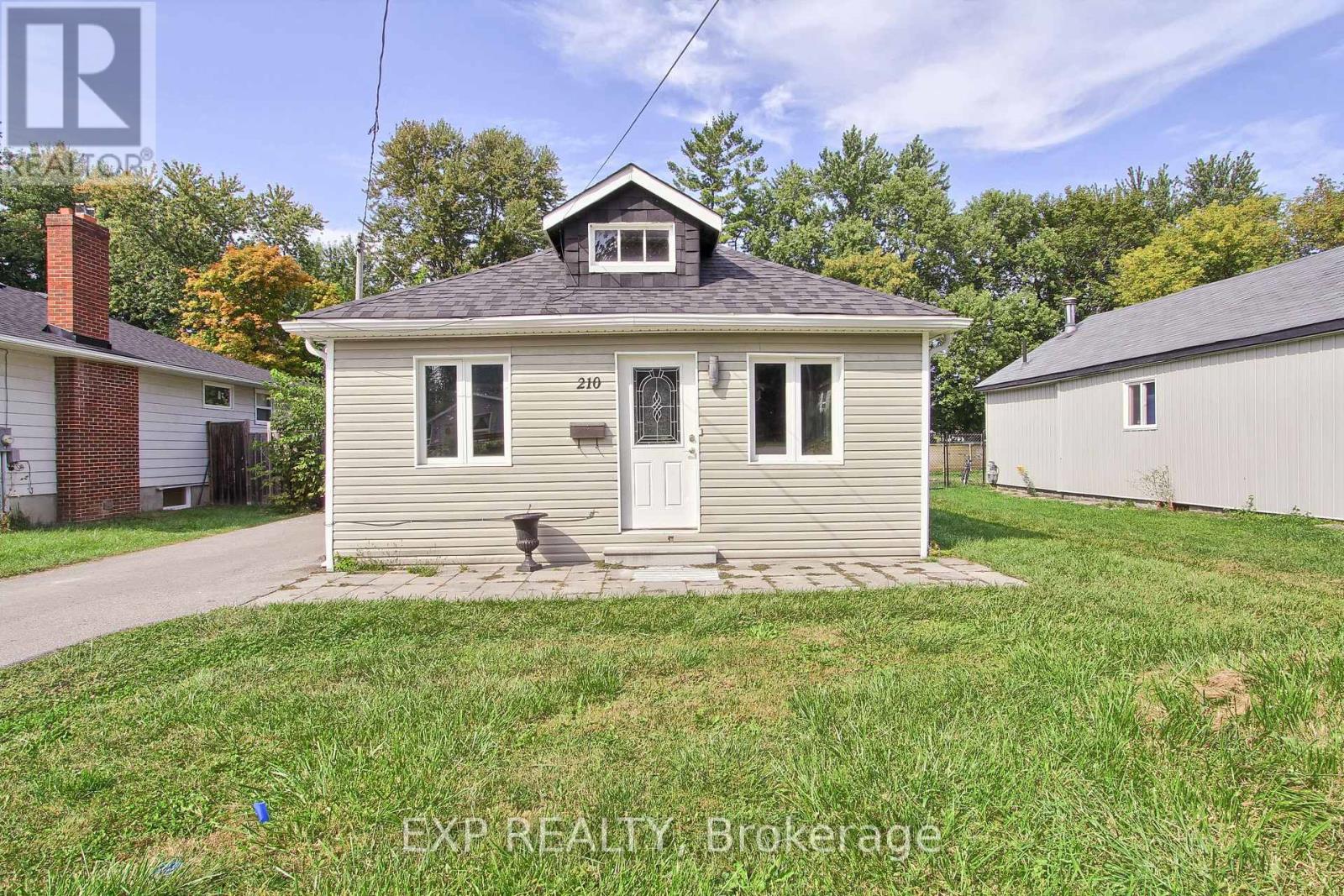 210 Bayview Avenue, Georgina, Ontario  L4P 2T2 - Photo 2 - N12965004