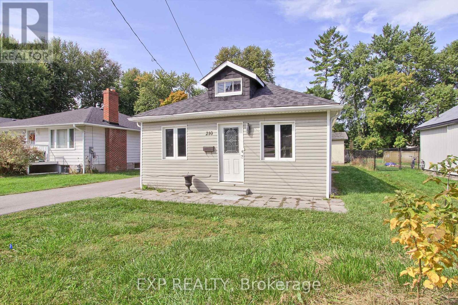 210 Bayview Avenue, Georgina, Ontario  L4P 2T2 - Photo 3 - N12965004