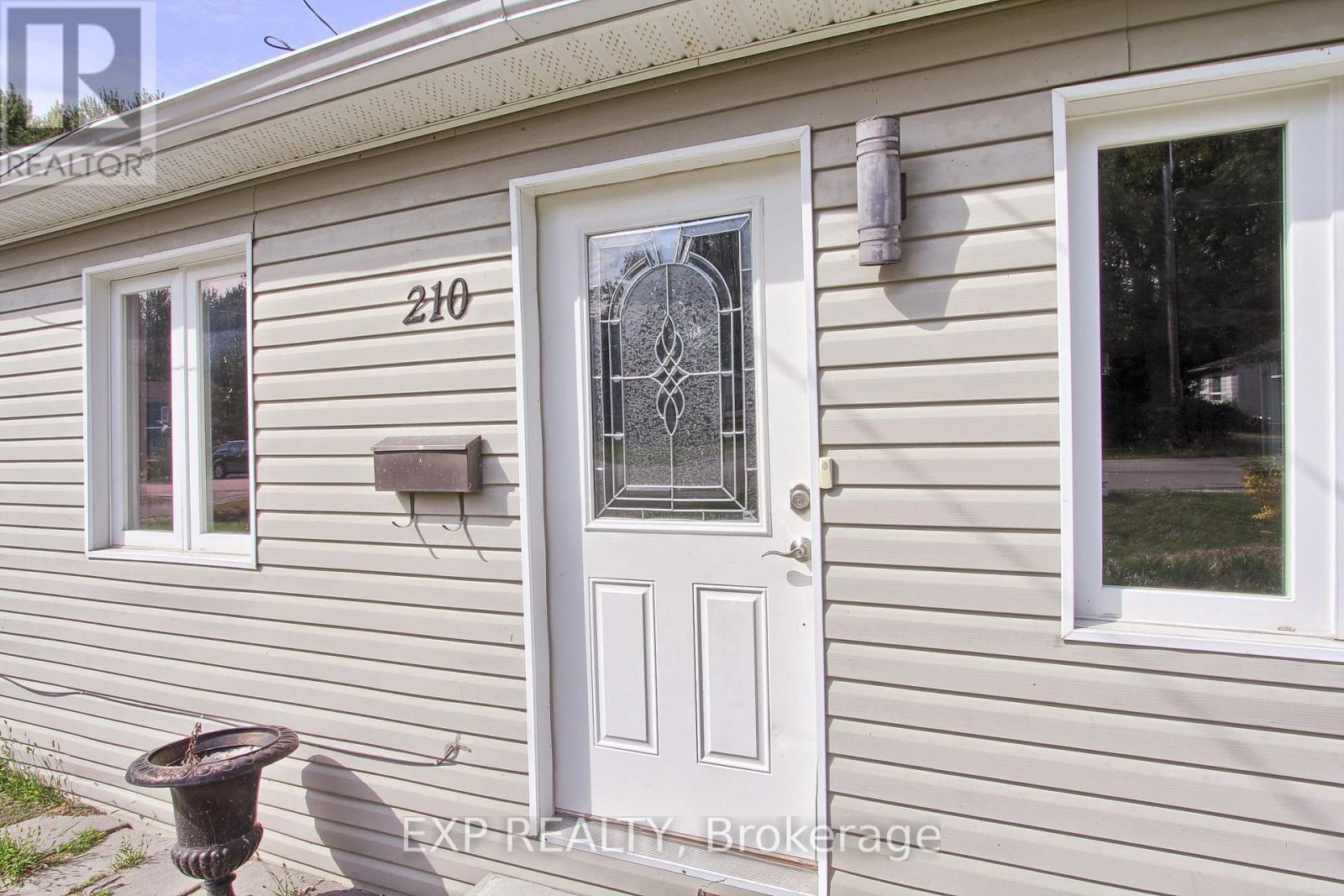 210 Bayview Avenue, Georgina, Ontario  L4P 2T2 - Photo 6 - N12965004