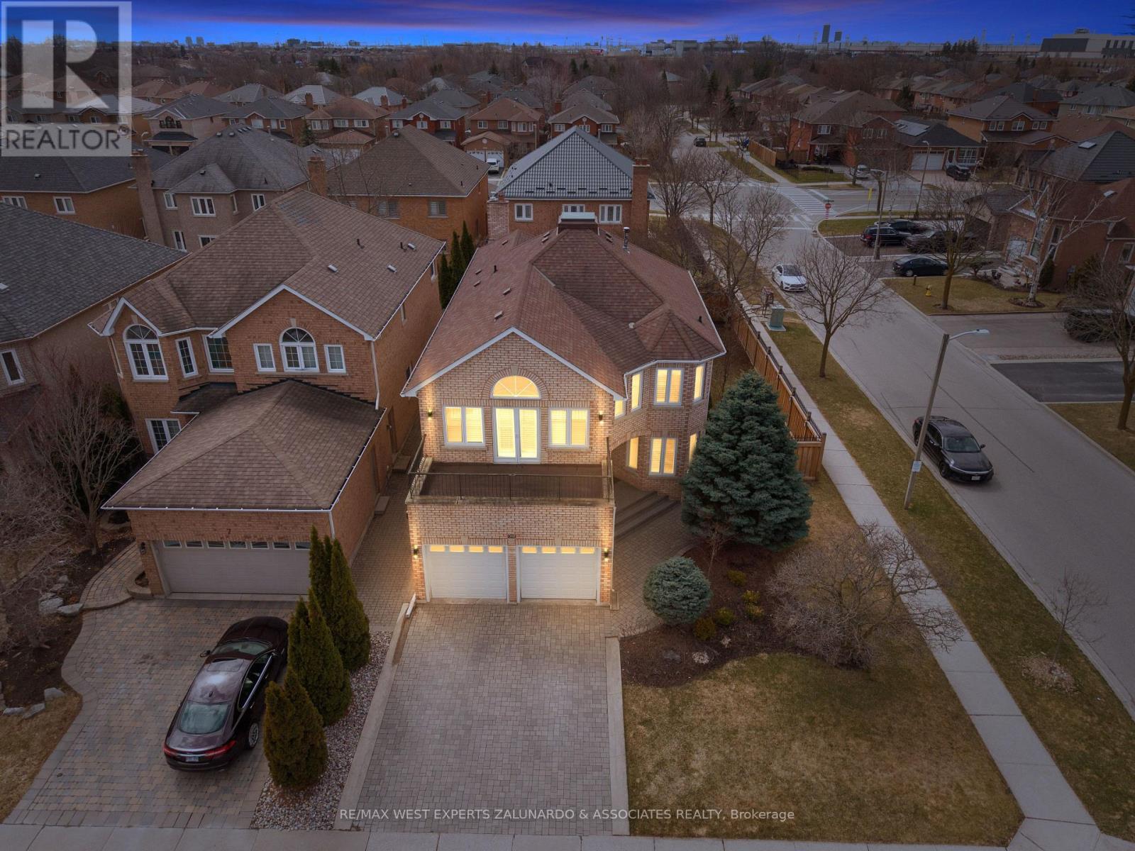 1 Lanterna Crescent, Vaughan, Ontario  L4H 1C1 - Photo 2 - N12965052