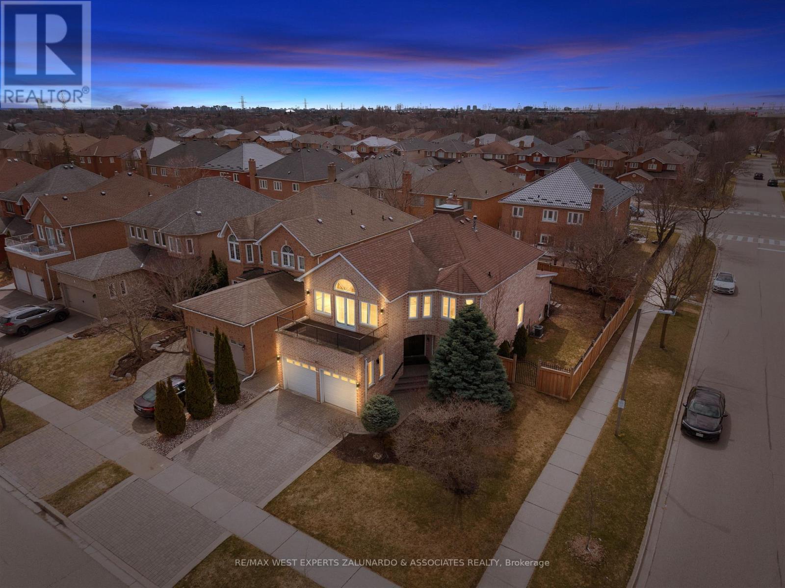 1 Lanterna Crescent, Vaughan, Ontario  L4H 1C1 - Photo 3 - N12965052