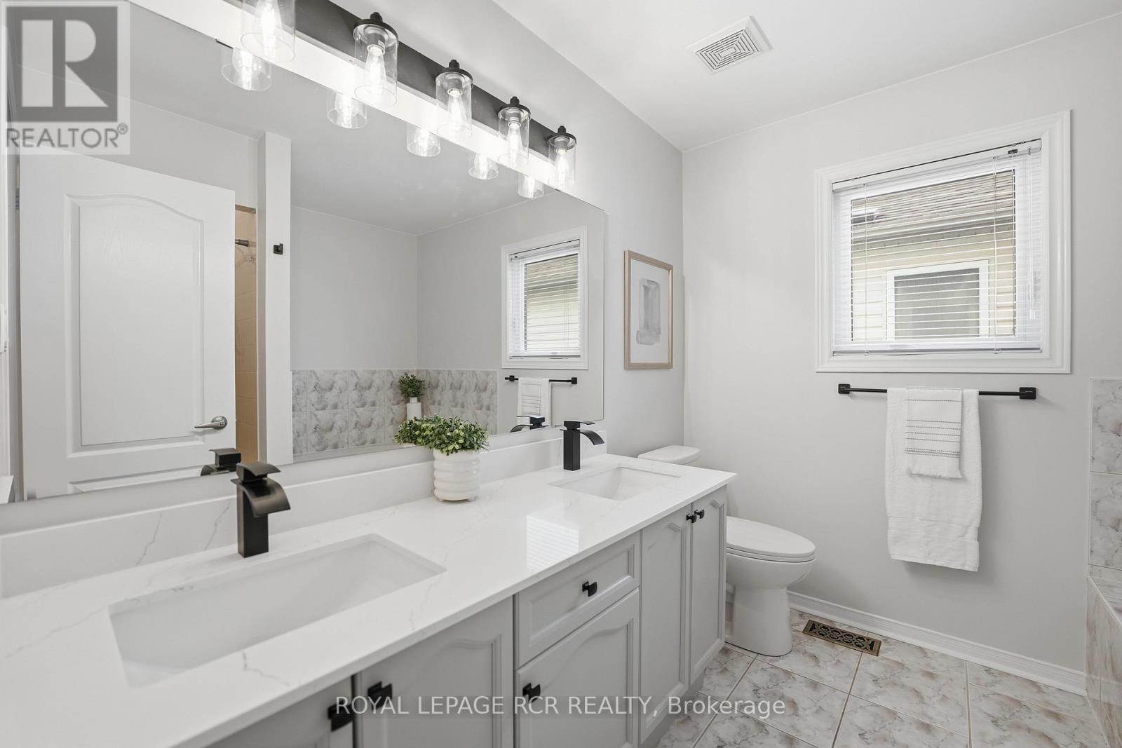 437 Heddle Crescent, Newmarket, Ontario  L3X 2J2 - Photo 20 - N12965092