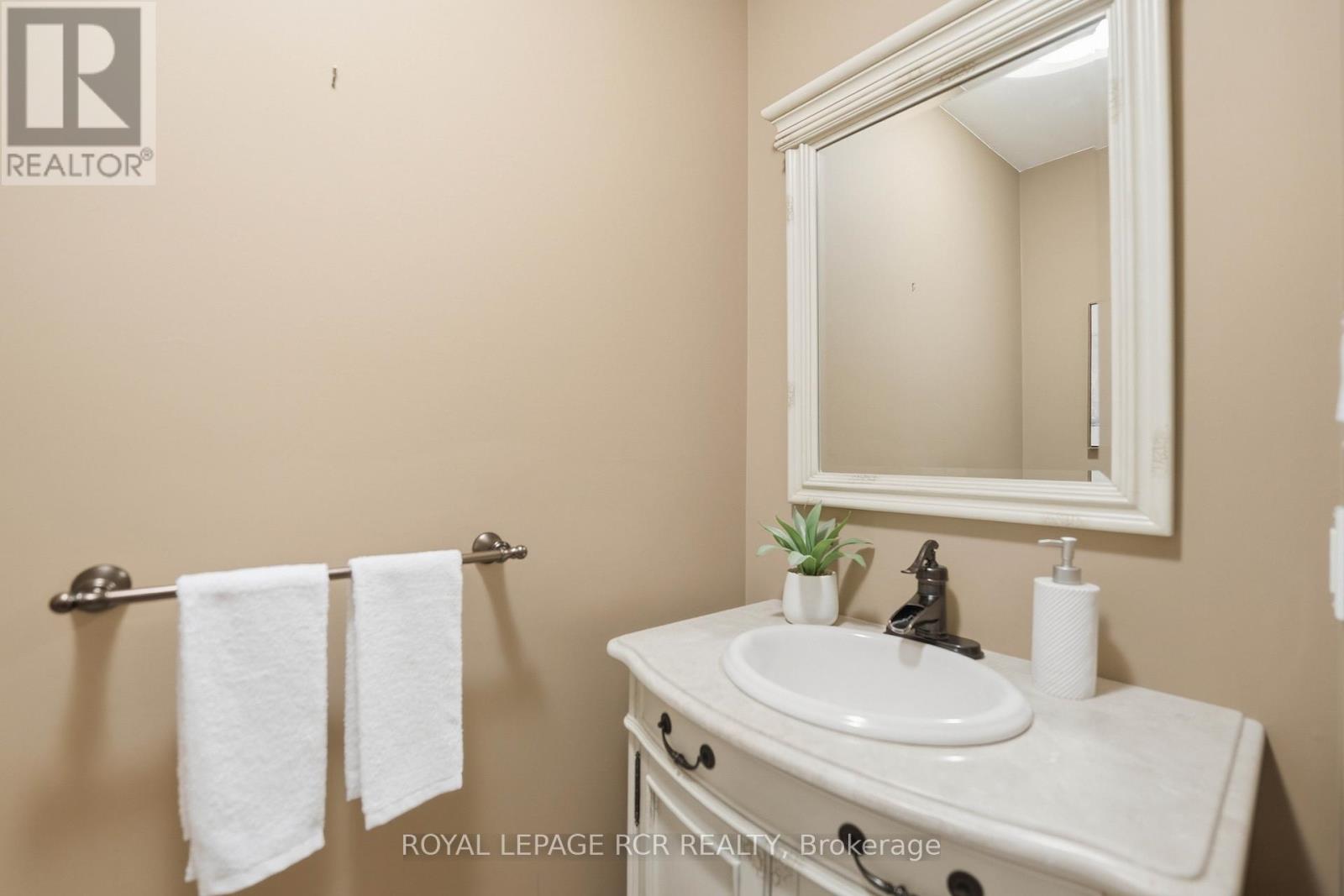 437 Heddle Crescent, Newmarket, Ontario  L3X 2J2 - Photo 8 - N12965092