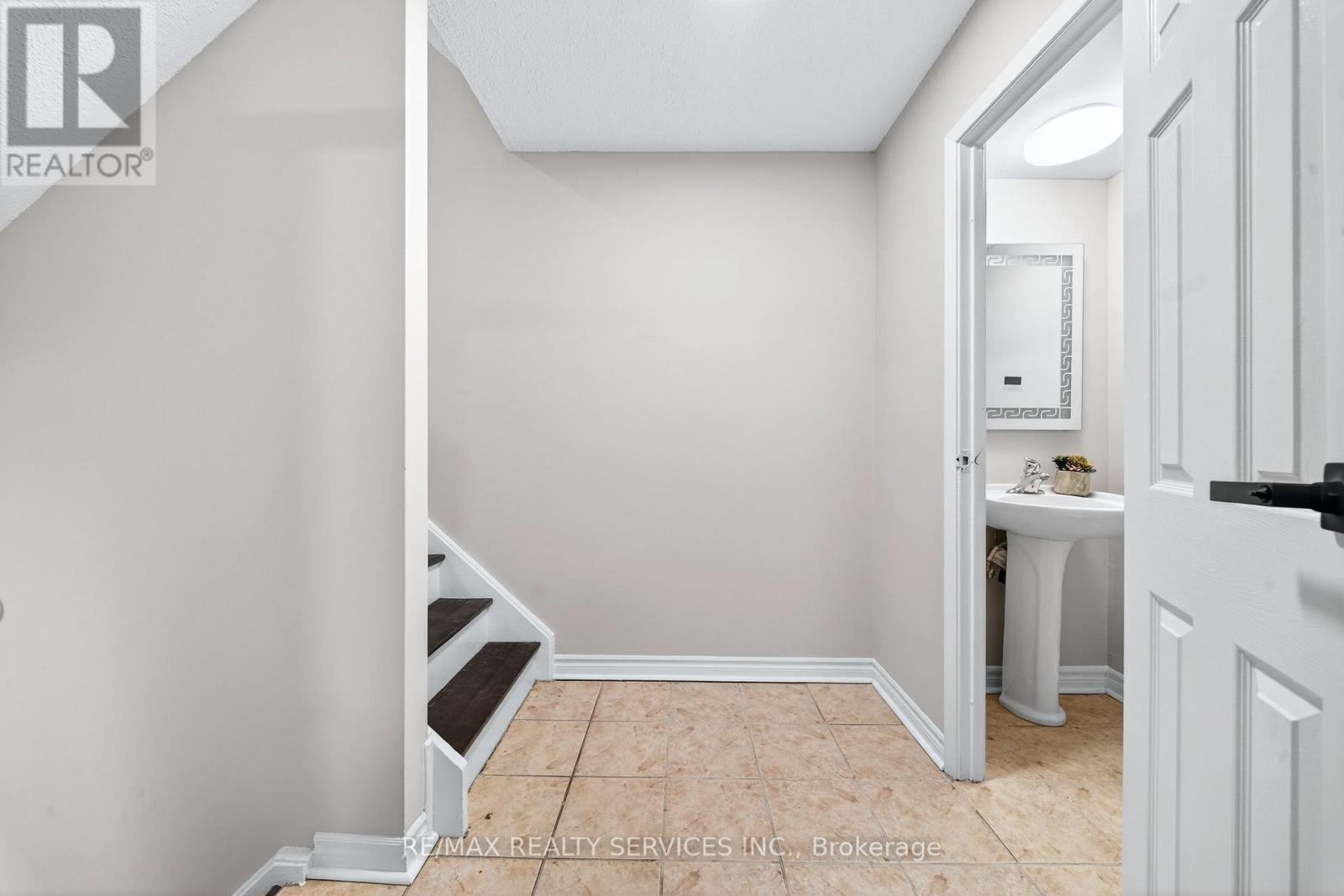 179 Milestone Crescent, Aurora, Ontario  L4G 3M2 - Photo 10 - N12965126