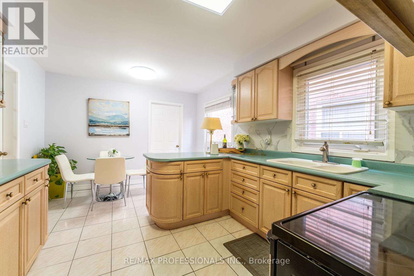 52 Lavron Court, Markham, Ontario  L3S 2P1 - Photo 12 - N12965204