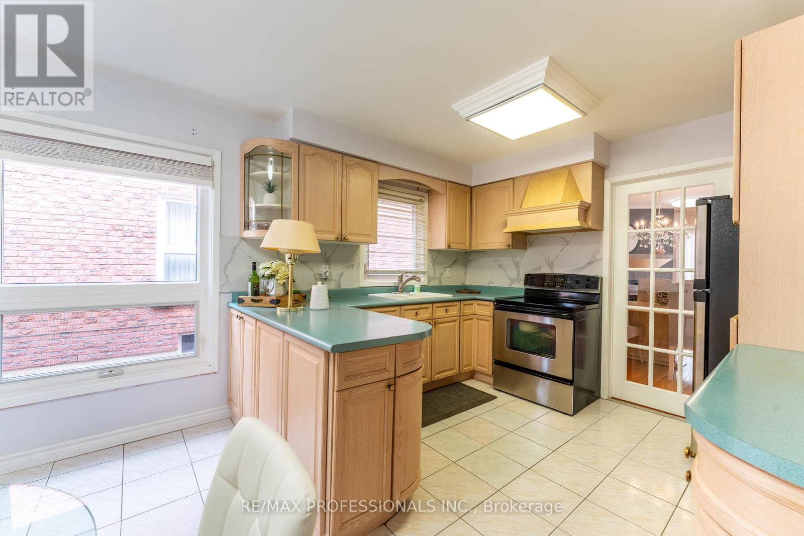 52 Lavron Court, Markham, Ontario  L3S 2P1 - Photo 13 - N12965204