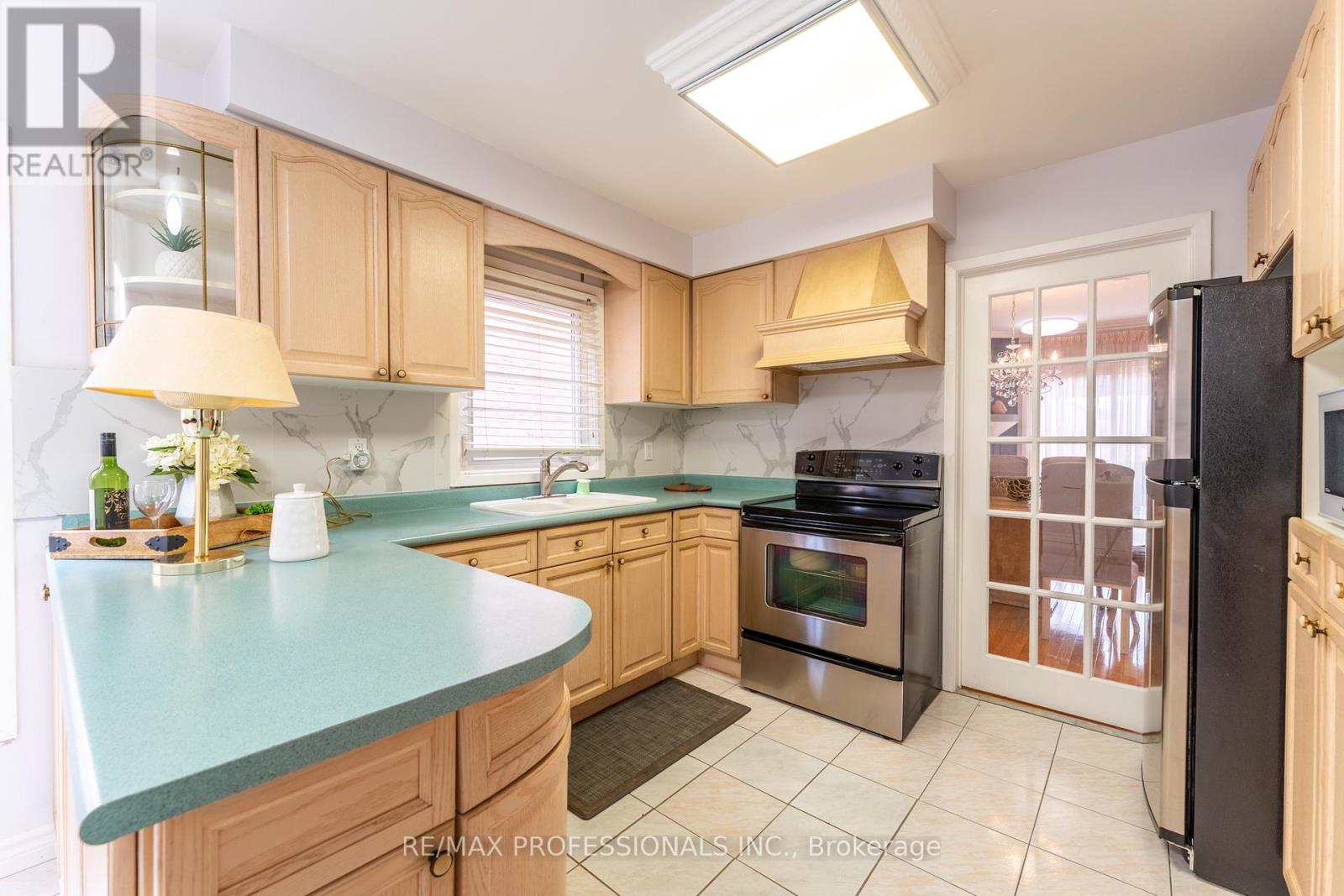 52 Lavron Court, Markham, Ontario  L3S 2P1 - Photo 14 - N12965204