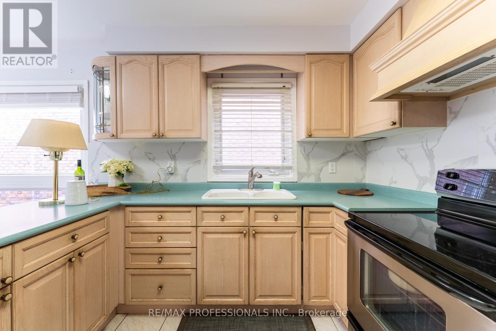 52 Lavron Court, Markham, Ontario  L3S 2P1 - Photo 15 - N12965204