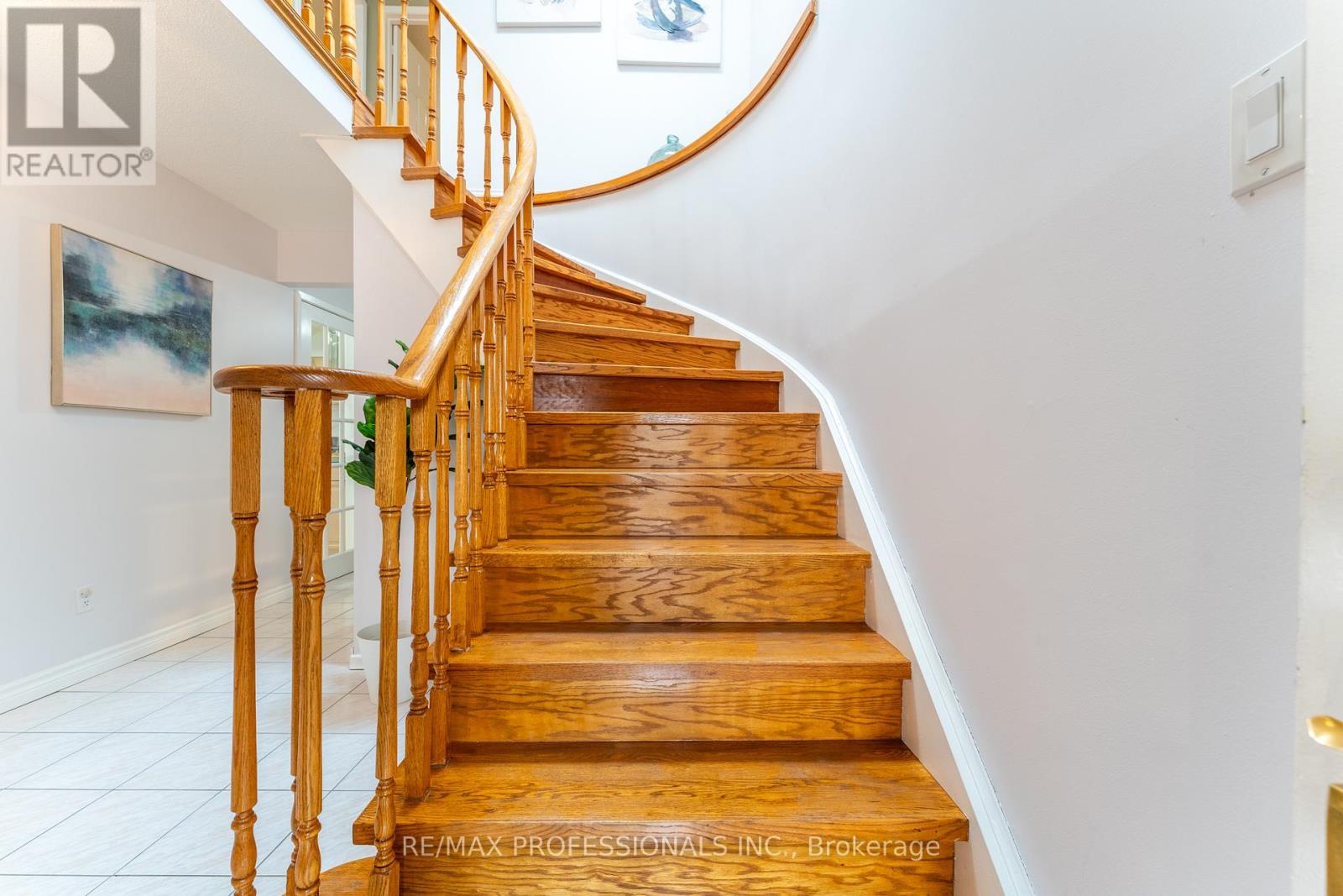 52 Lavron Court, Markham, Ontario  L3S 2P1 - Photo 3 - N12965204