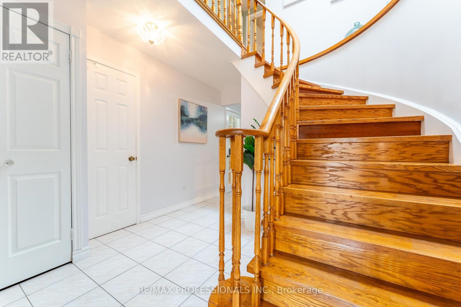 52 Lavron Court, Markham, Ontario  L3S 2P1 - Photo 4 - N12965204