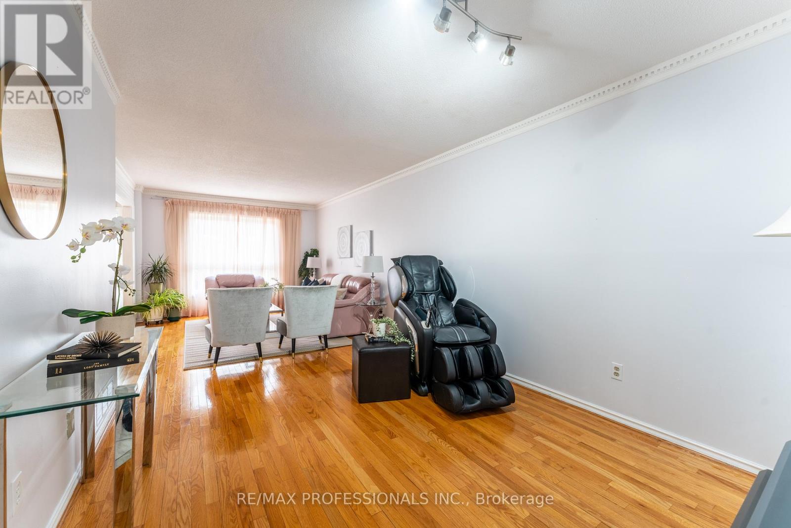 52 Lavron Court, Markham, Ontario  L3S 2P1 - Photo 7 - N12965204