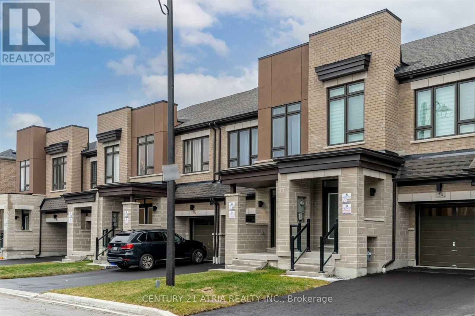 22 Hewison Avenue, Richmond Hill, Ontario  L4S 0J1 - Photo 2 - N12965284