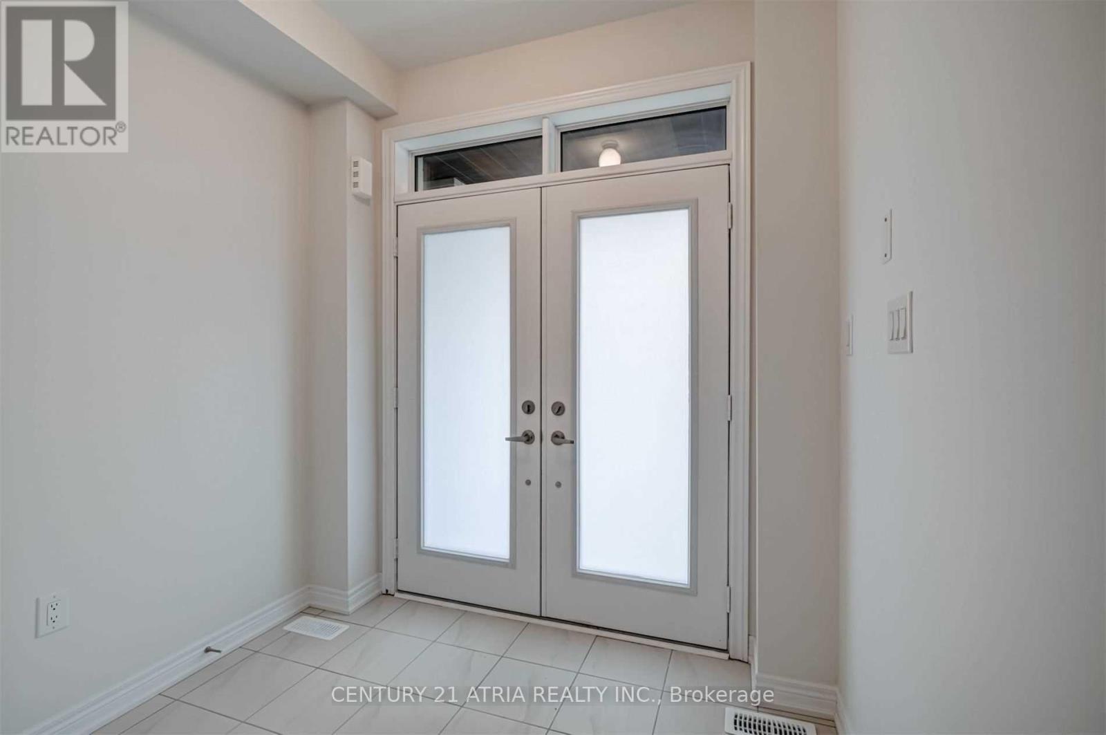 22 Hewison Avenue, Richmond Hill, Ontario  L4S 0J1 - Photo 5 - N12965284