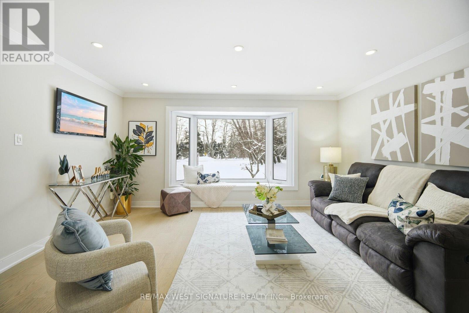 6530 Lloydtown Aurora Road, King (Schomberg), Ontario  L0G 1T0 - Photo 5 - N12965412