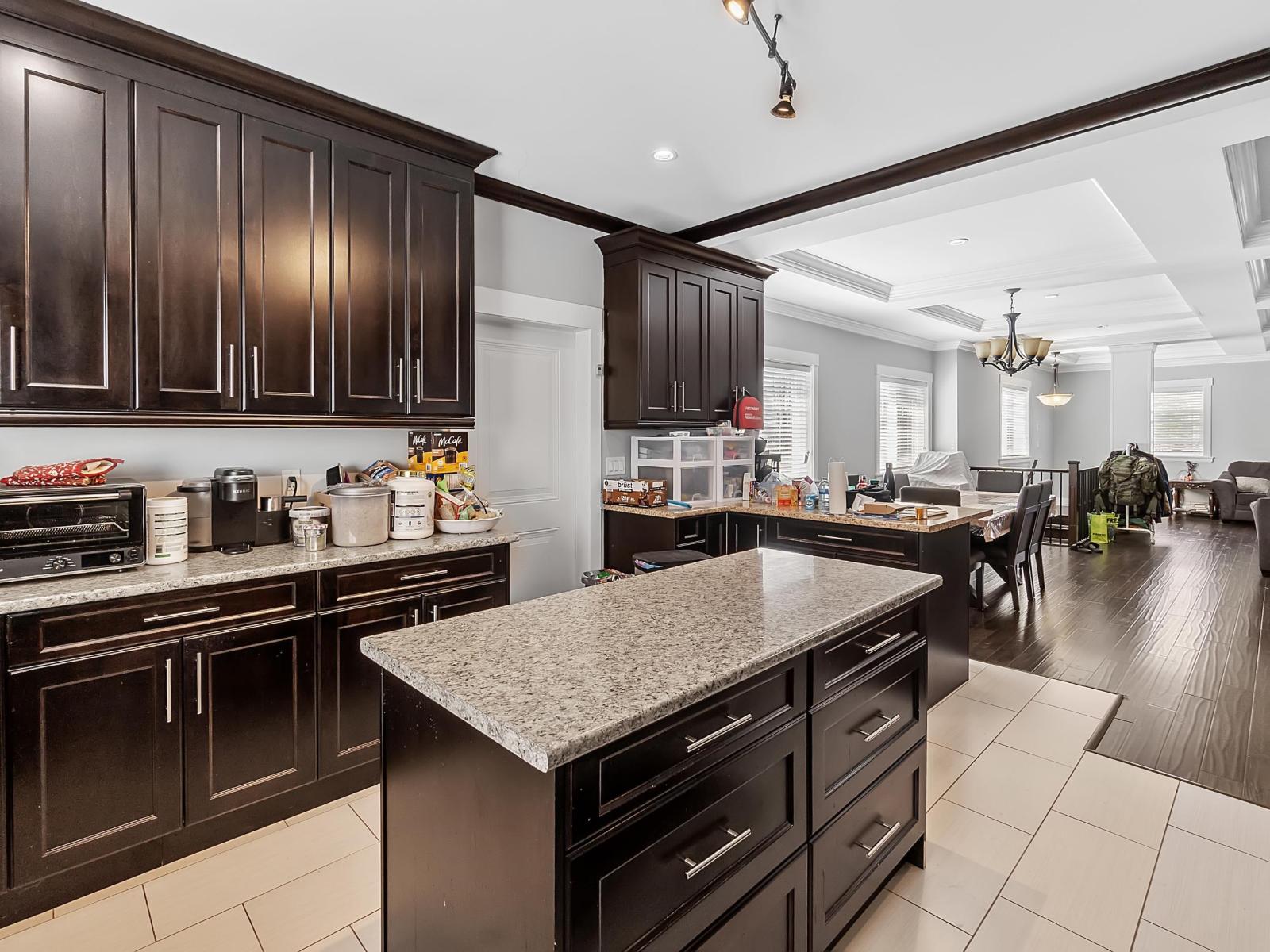 819 Clearbrook Road, Abbotsford, British Columbia  V2T 5X2 - Photo 5 - R3105625