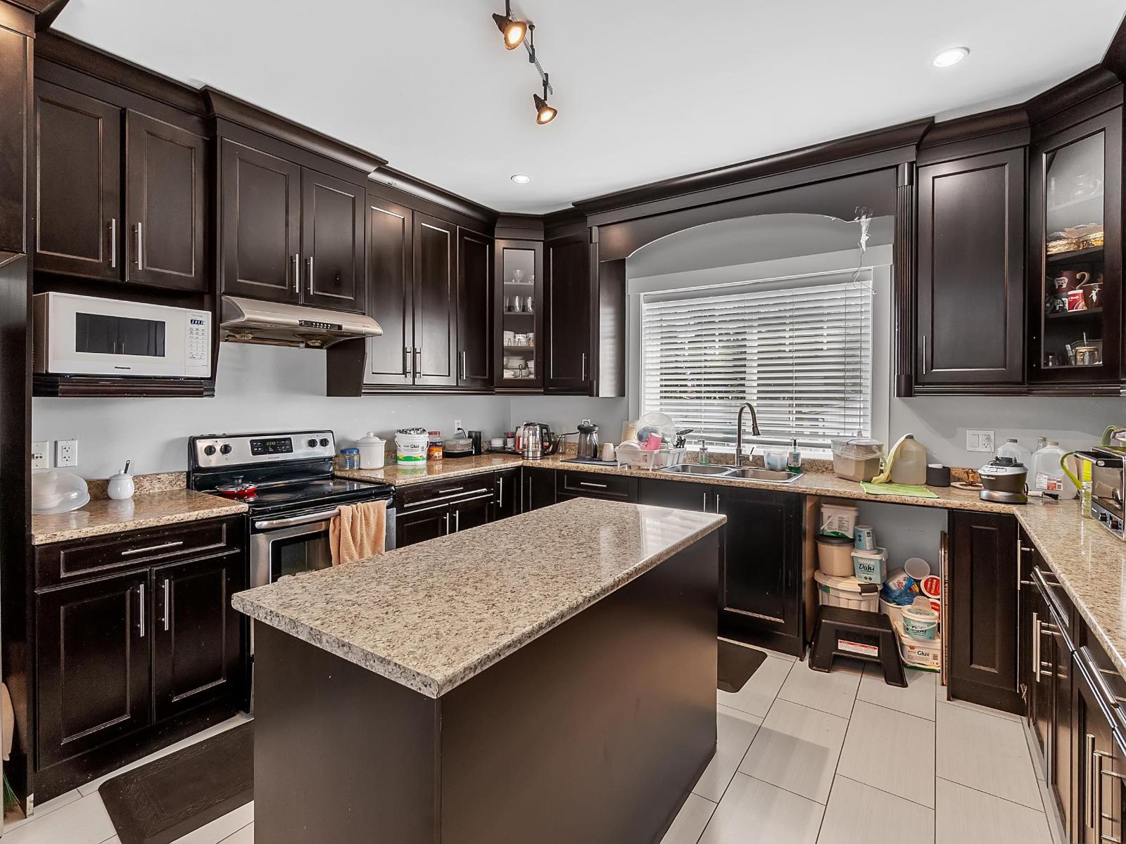 819 Clearbrook Road, Abbotsford, British Columbia  V2T 5X2 - Photo 4 - R3105625